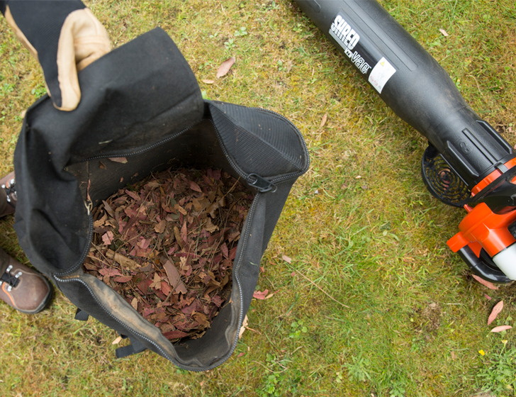 Echo ES-250ES Shred 'N' Vac petrol leaf blower vacuum shredder, in use